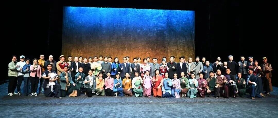 陈才雄会长在京观看潮剧《侨批颂》